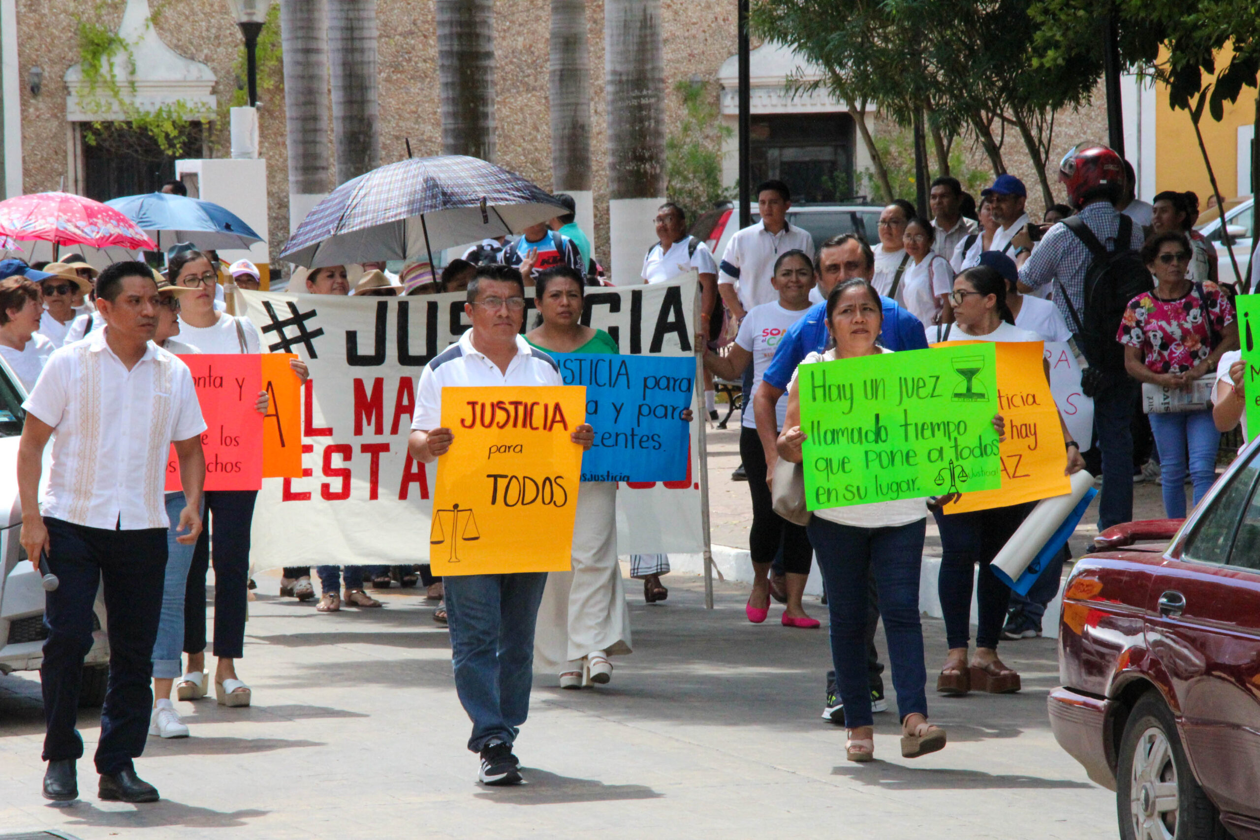 Marchan Cientos De Profesores En Protesta Por Detencion De La Directora