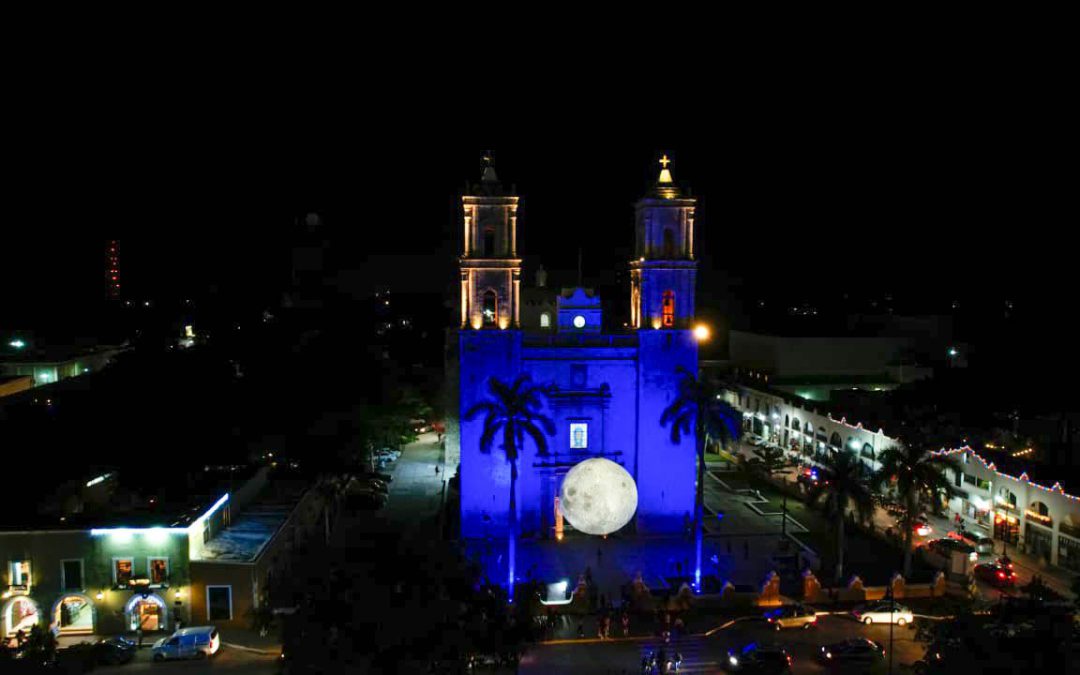 Iglesia del centro de Valladolid iluminada con motivo del Festival Internacional de las Luces.