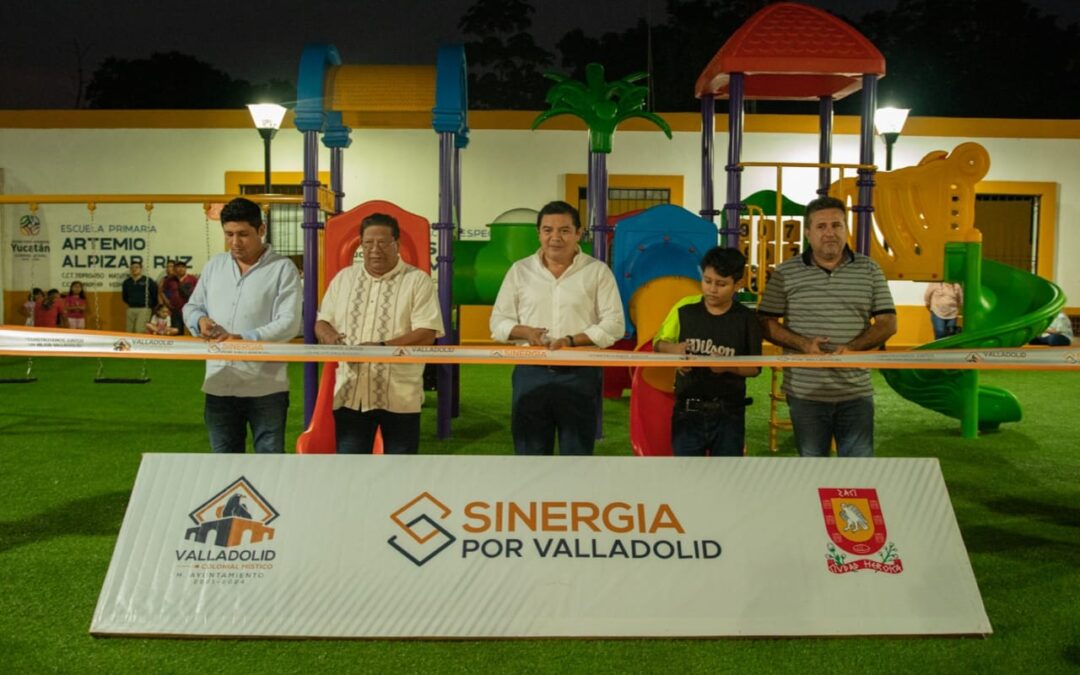 Inauguración del área de juegos del parque de Sisal.