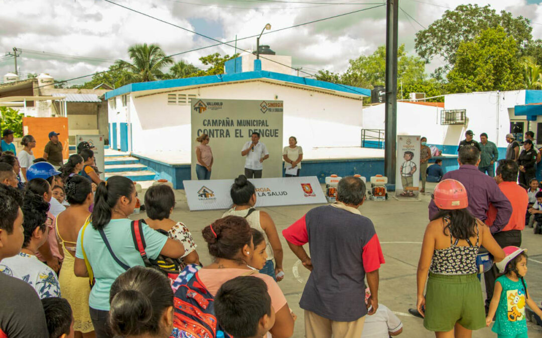 Banderazo de inicio de la campaña municipal para combatir el dengue en el municipio de Valladolid, Yucatán