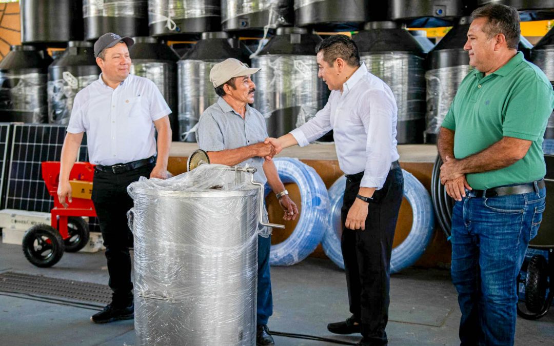 PRODUCTORES RECIBEN INSUMOS DEL PROGRAMA PESO A PESO EN VALLADOLID