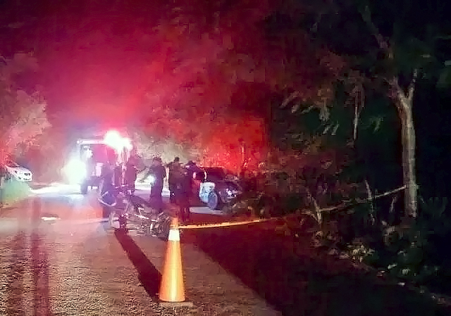 Mortal choque frontal deja un conductor y un motociclista fallecidos en la carretera Chichimilá - Xocén.