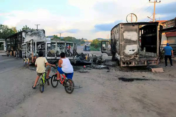 GUERRA ENTRE “CHAPITOS” Y “MAYOS” DEJA HASTA AHORA 37 MUERTOS EN SINALOA.