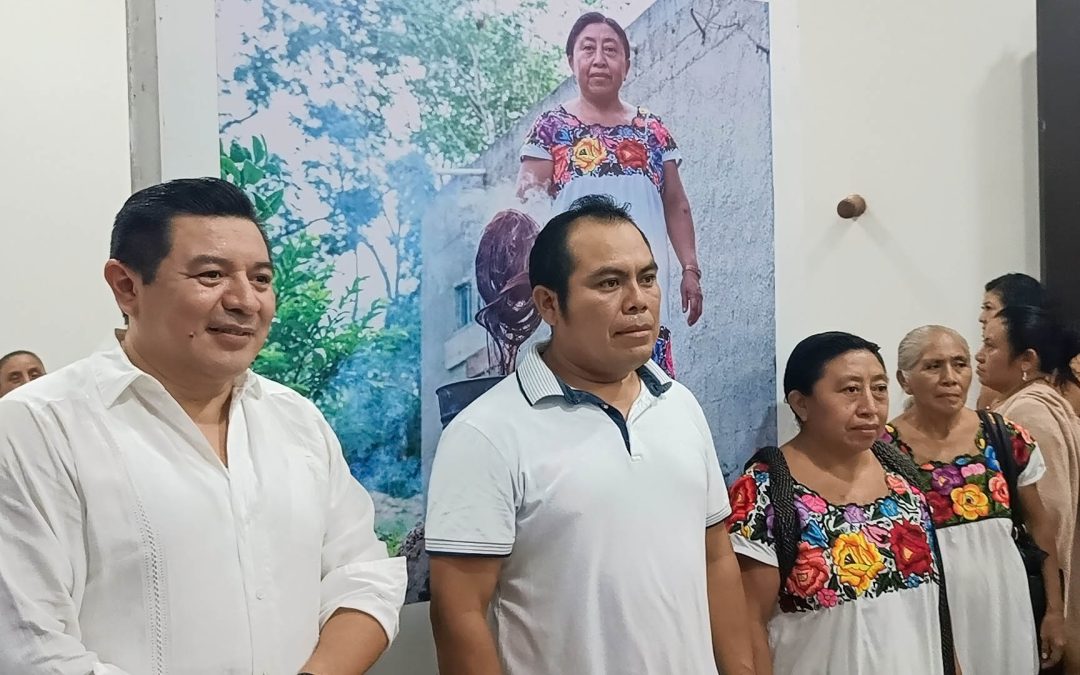 Alfredo Fernández, alcalde saliente de Valladolid, Yucatán; realizó la entrega del Museo del Artesano en la comisaría de Tixhualactun.